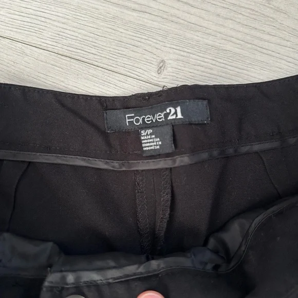 Vintage Forever 21 black slacks shorts - Picture 3 of 4